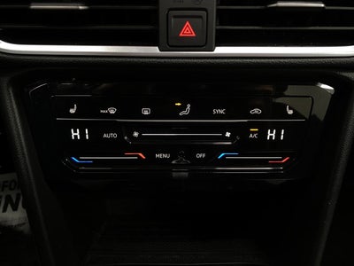 2025 Volkswagen Taos SE 4MOTION