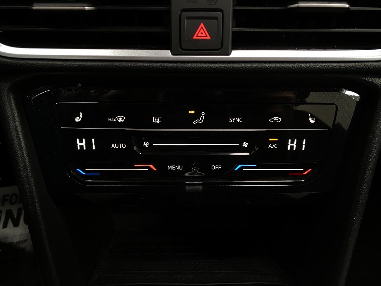 2025 Volkswagen Taos SE 4MOTION