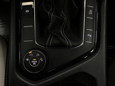 2025 Volkswagen Taos SE 4MOTION