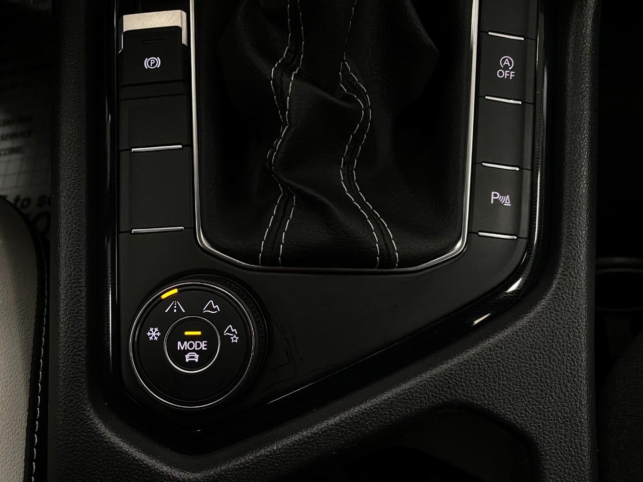 2025 Volkswagen Taos SE 4MOTION