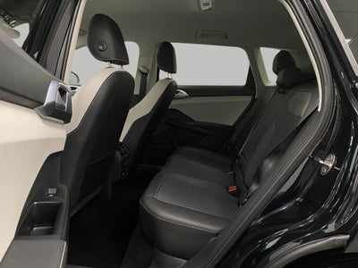 2025 Volkswagen Taos SE 4MOTION