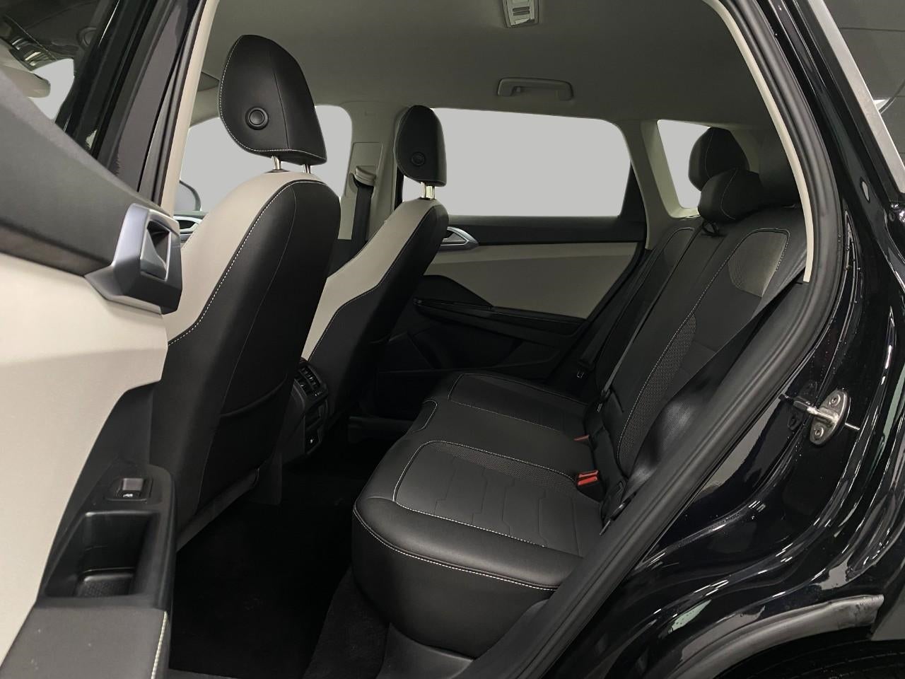 2025 Volkswagen Taos SE 4MOTION