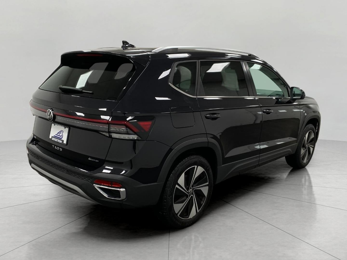2025 Volkswagen Taos SE 4MOTION
