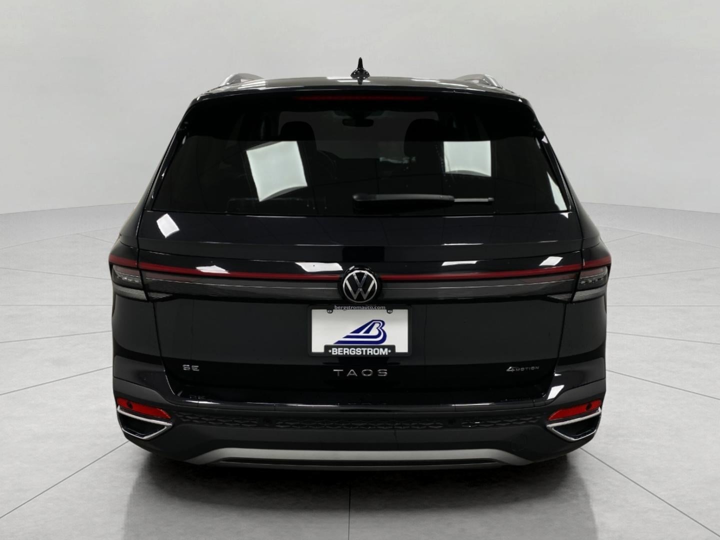 2025 Volkswagen Taos SE 4MOTION
