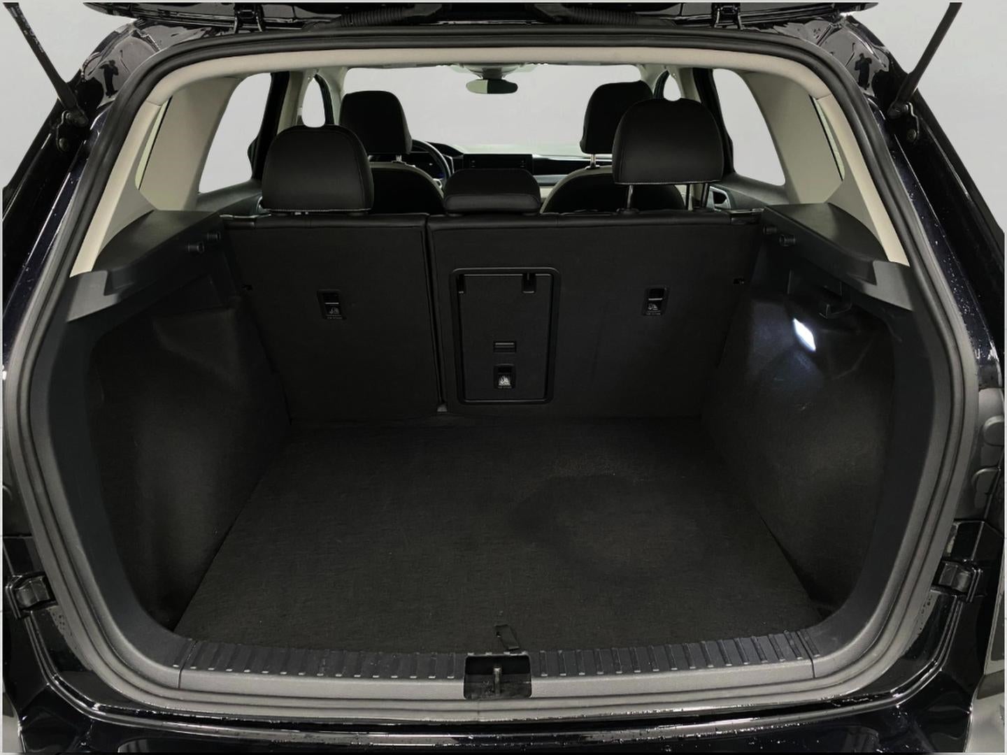 2025 Volkswagen Taos SE 4MOTION