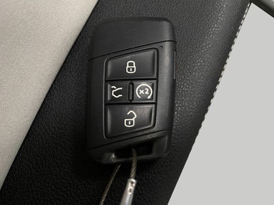 2025 Volkswagen Taos SE 4MOTION
