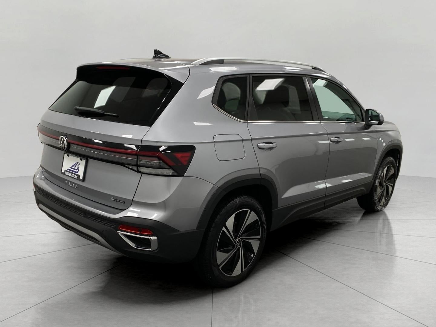 2025 Volkswagen Taos SE 4MOTION