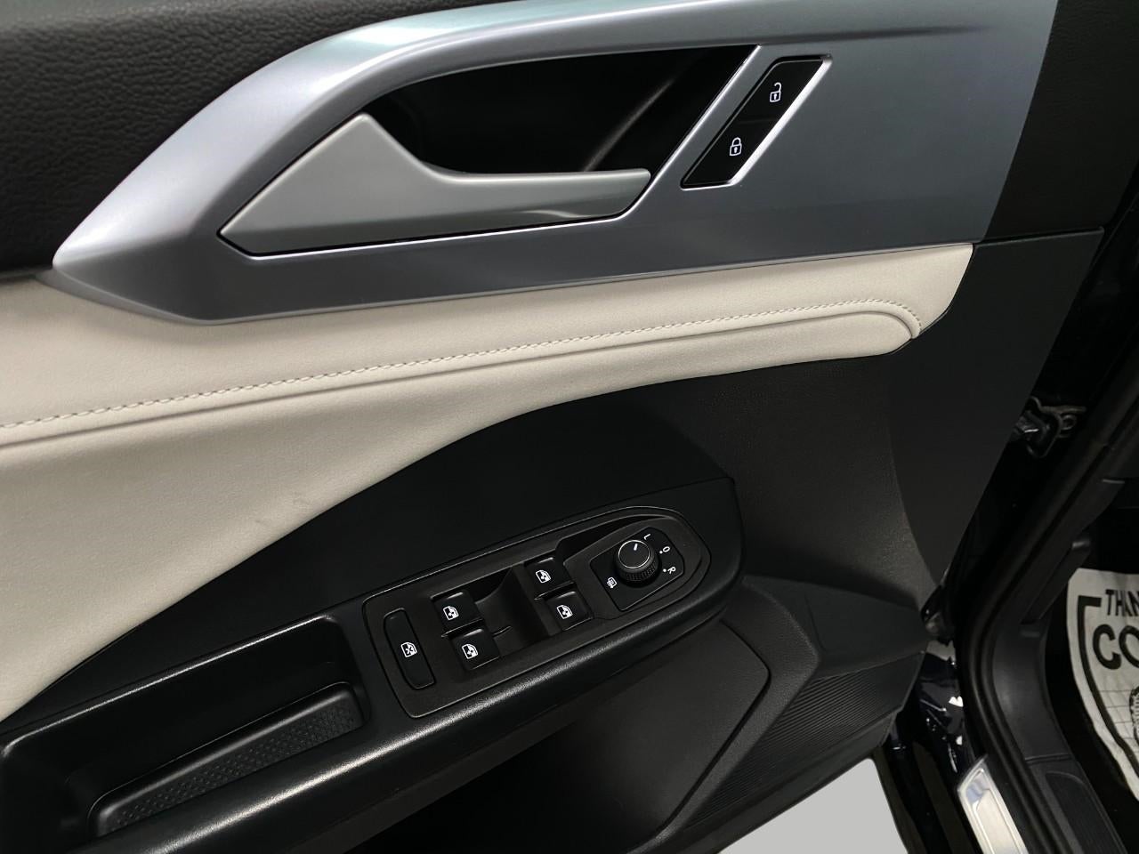 2025 Volkswagen Taos SE 4MOTION