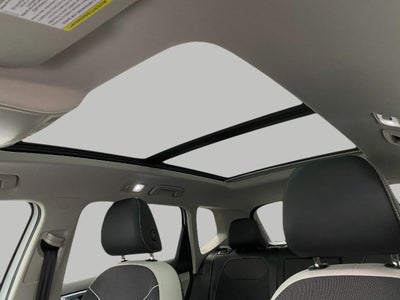 2025 Volkswagen Taos SE 4MOTION