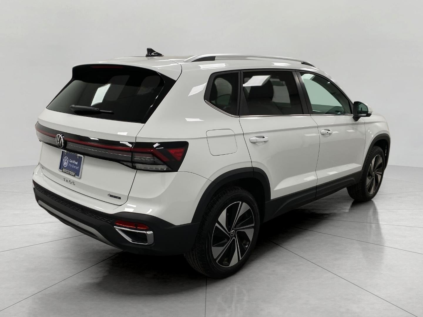 2025 Volkswagen Taos SE 4MOTION