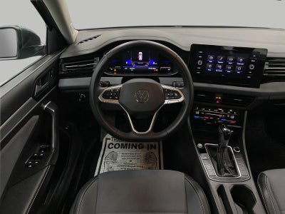 2025 Volkswagen Jetta SE Auto