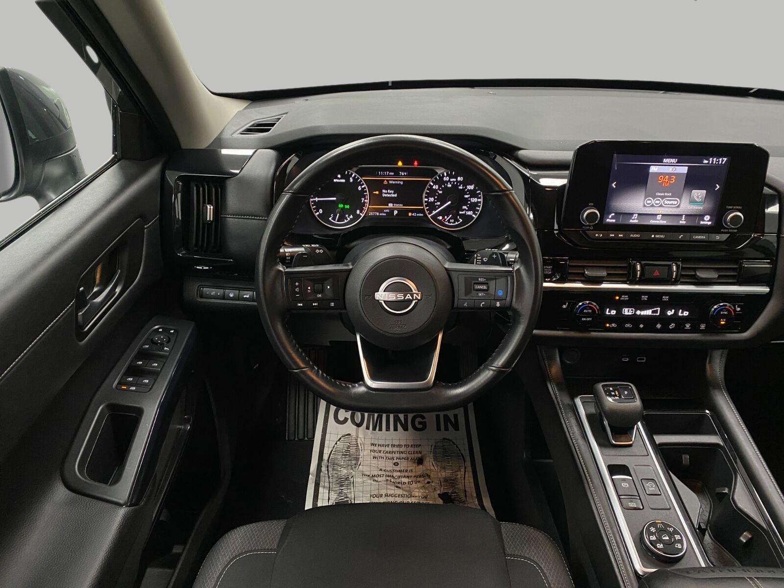 2025 Nissan Pathfinder SV