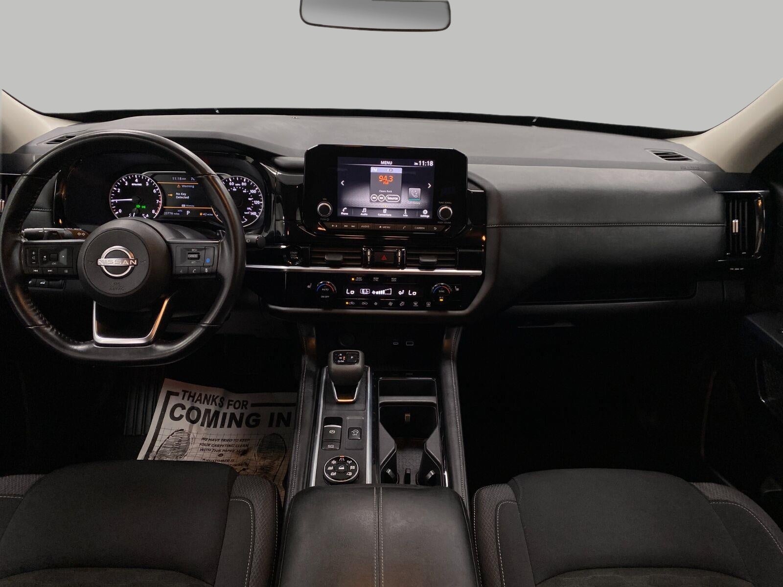 2025 Nissan Pathfinder SV
