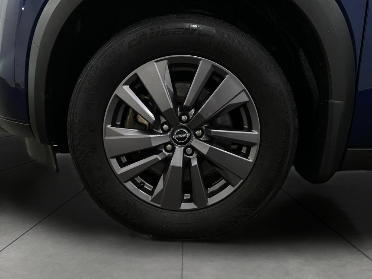 2023 Nissan Pathfinder SV