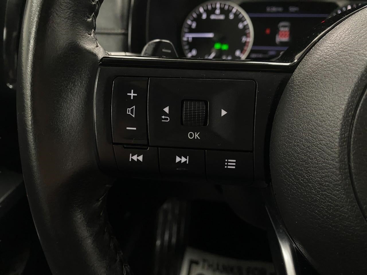 2023 Nissan Pathfinder SV