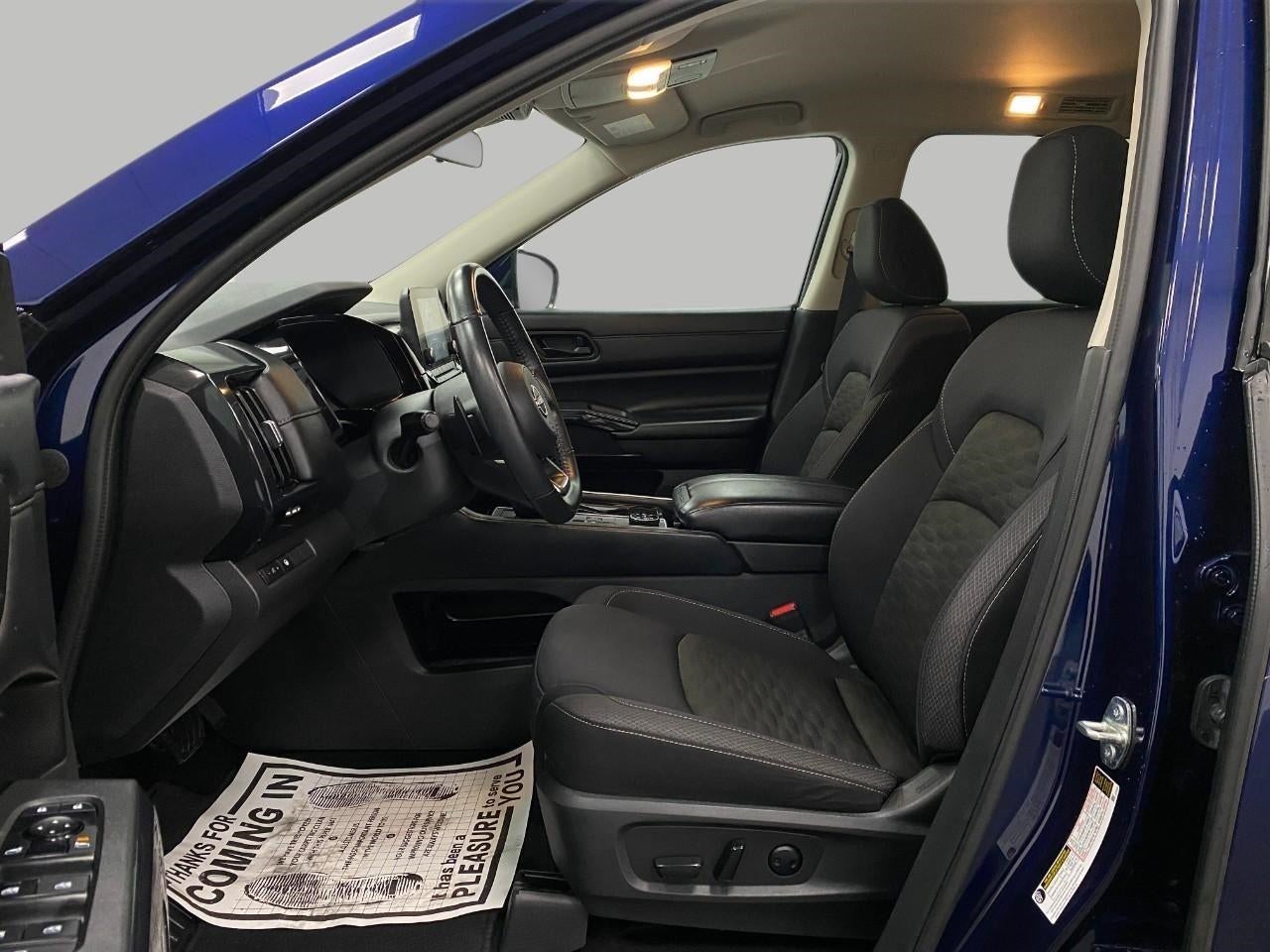 2023 Nissan Pathfinder SV