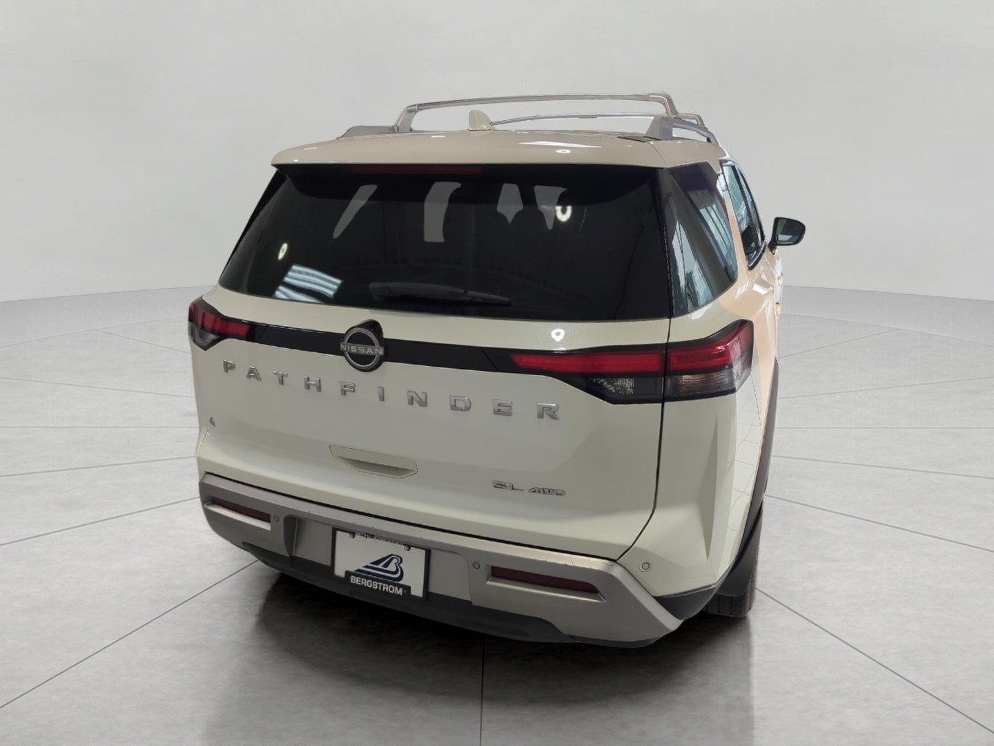 2023 Nissan Pathfinder SL 4WD