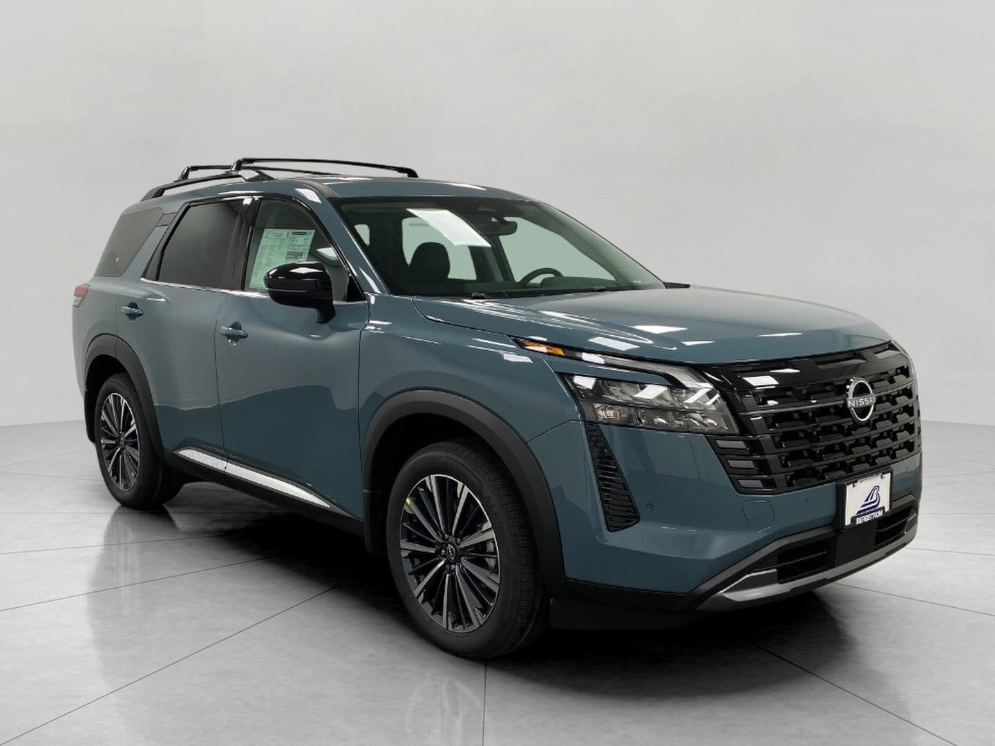 2026 Nissan Pathfinder Platinum 4WD's photo