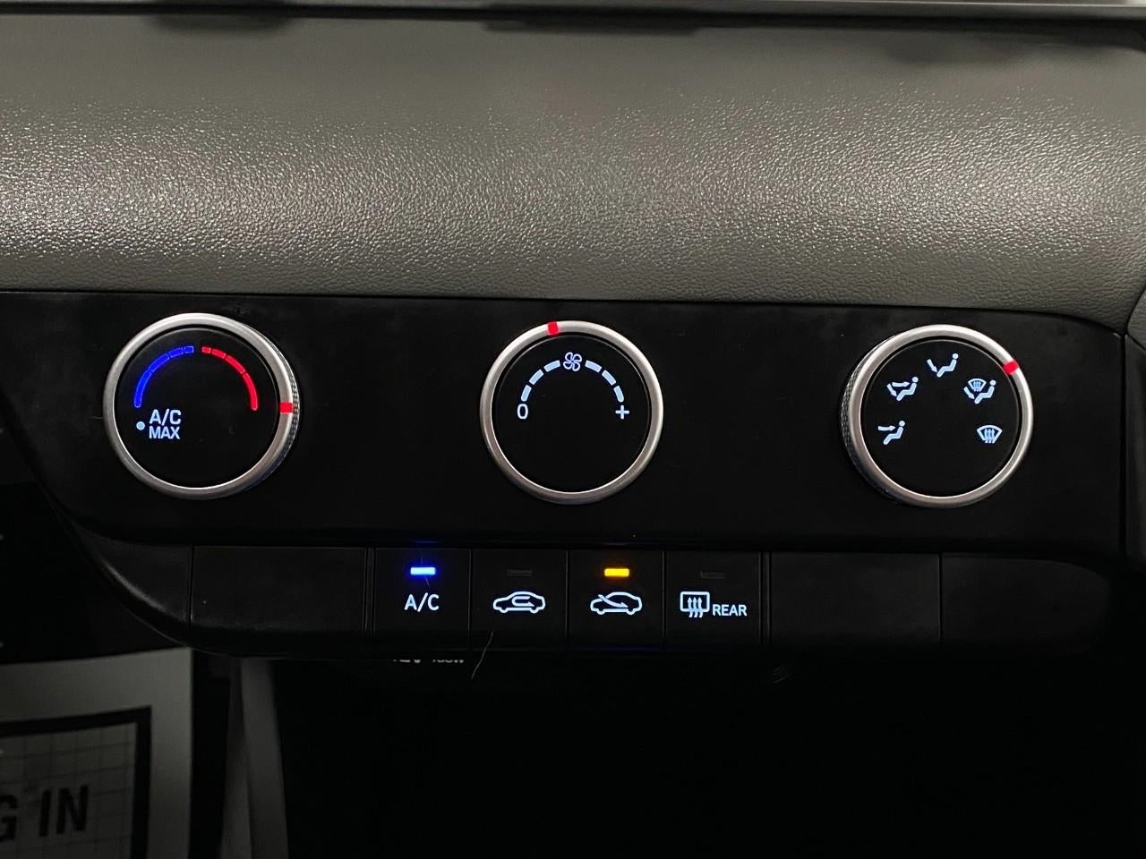 2023 Hyundai Elantra SE IVT