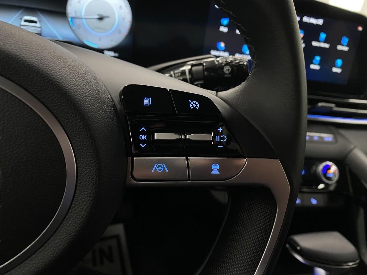 2023 Hyundai Elantra Limited IVT