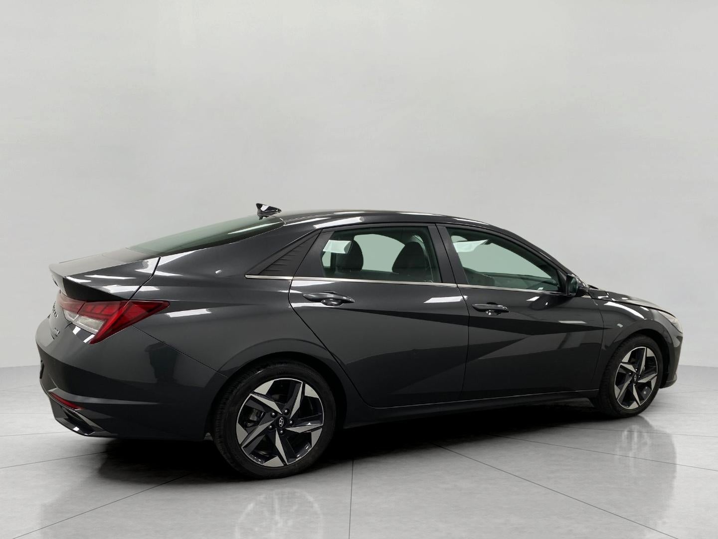 2023 Hyundai Elantra Limited IVT