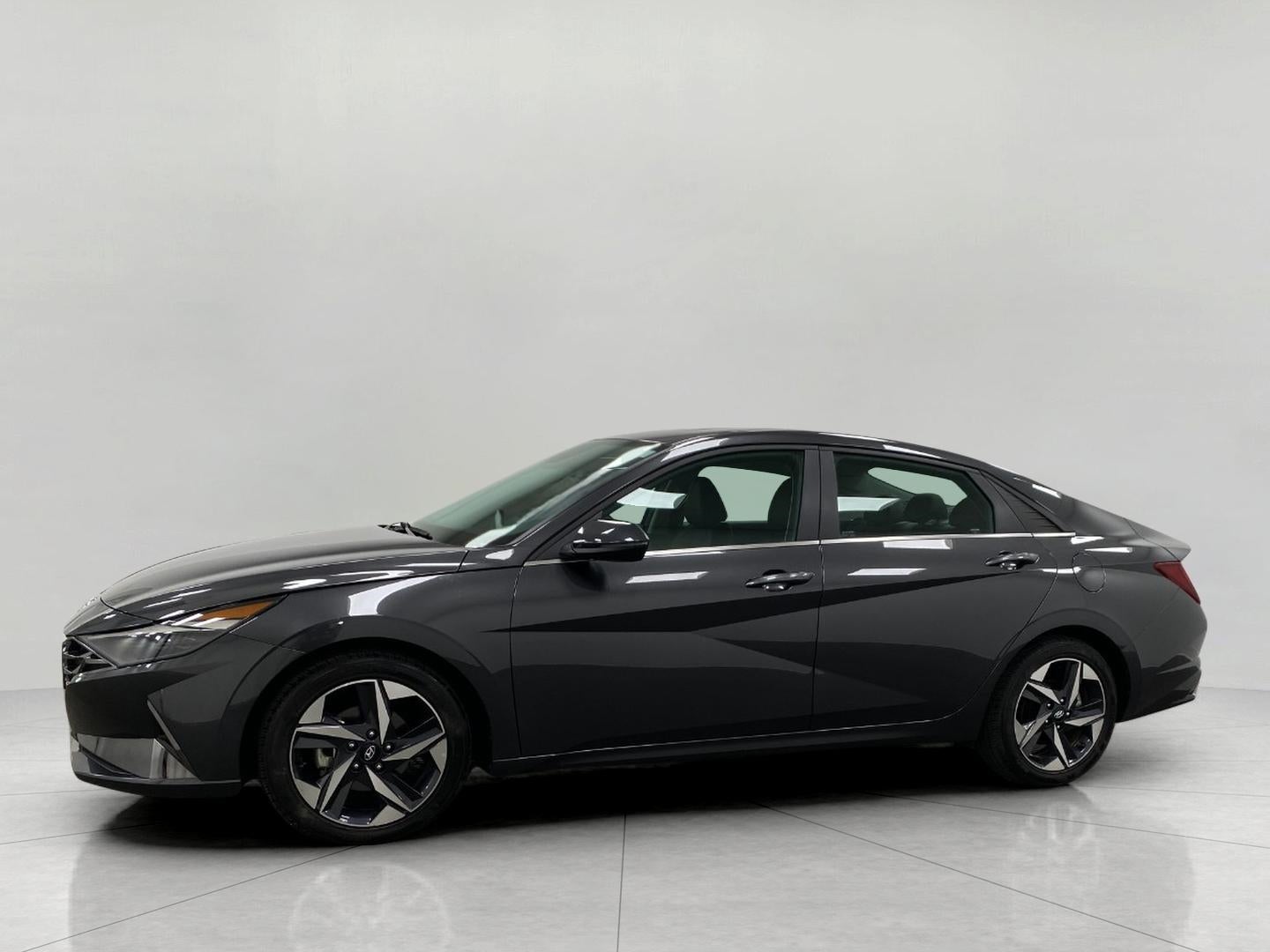 2023 Hyundai Elantra Limited IVT
