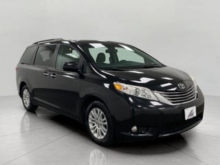 2016 Toyota SIENNA XLE 8-PASSENGER