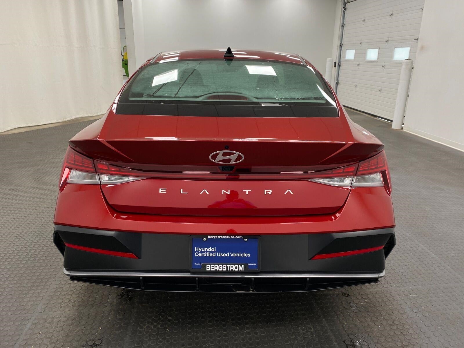 2025 Hyundai Elantra SEL Convenience IVT