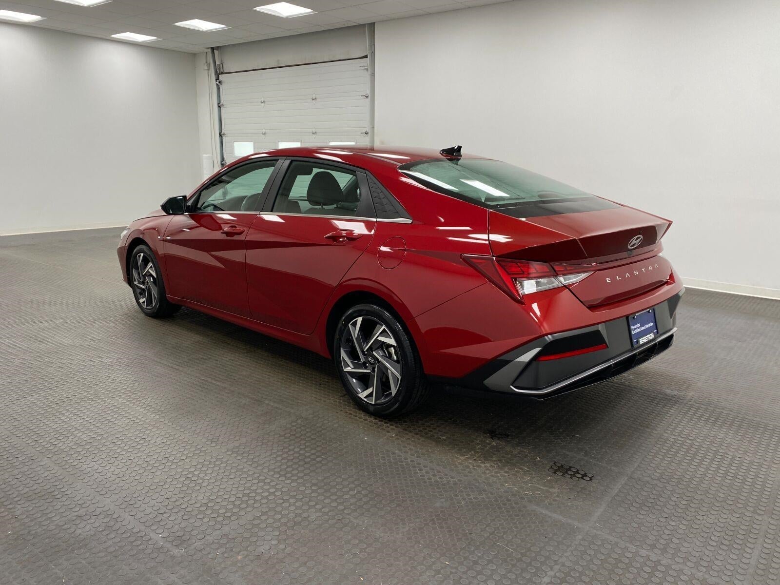 2025 Hyundai Elantra SEL Convenience IVT