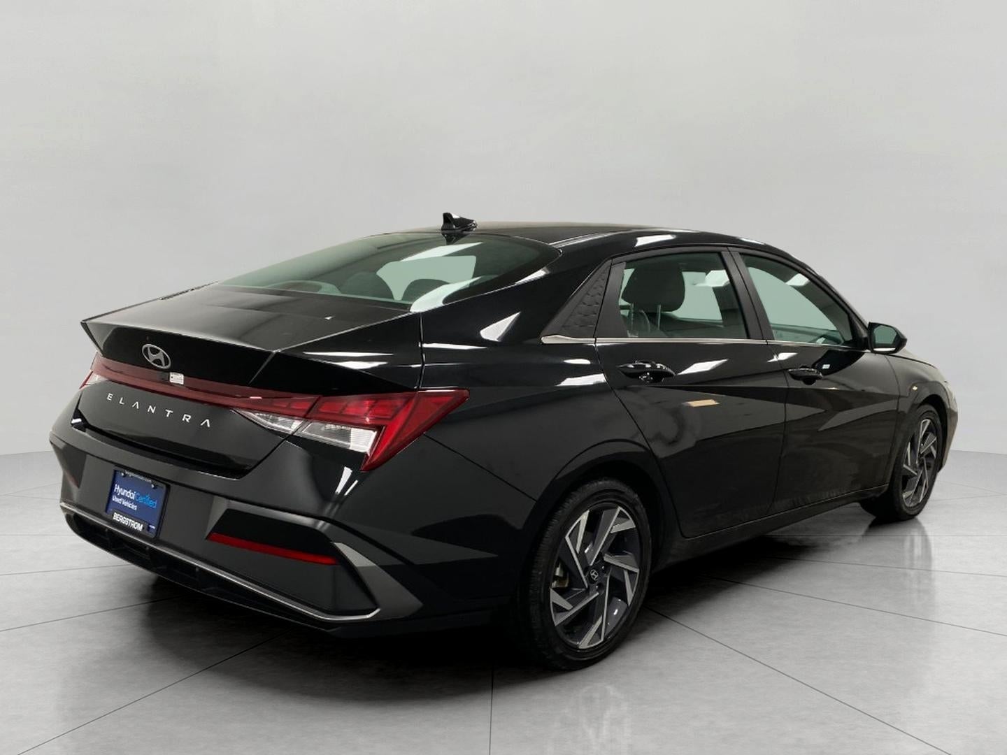 2025 Hyundai Elantra SEL Convenience IVT